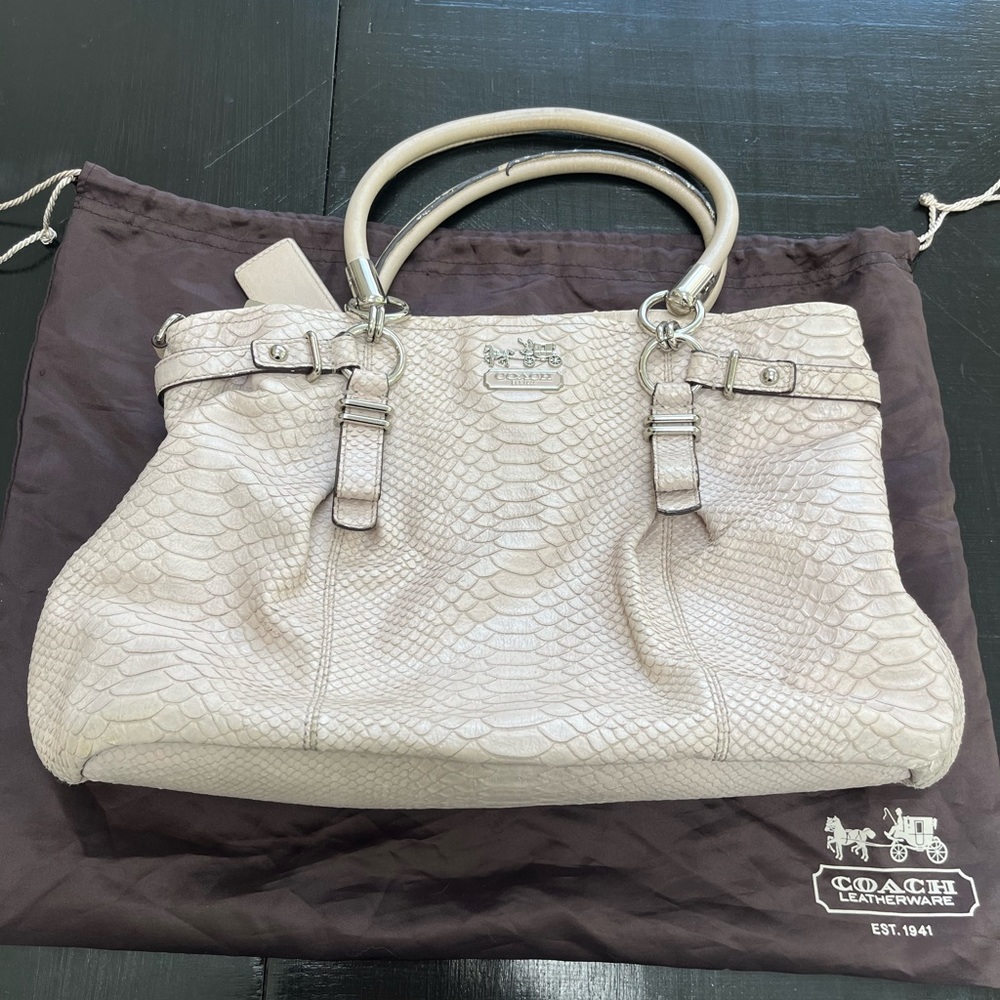✨Rare Find✨ Vintage Authentic Limited Edition Coach Embossed Python Lilac Bag - Picture 2 of 11